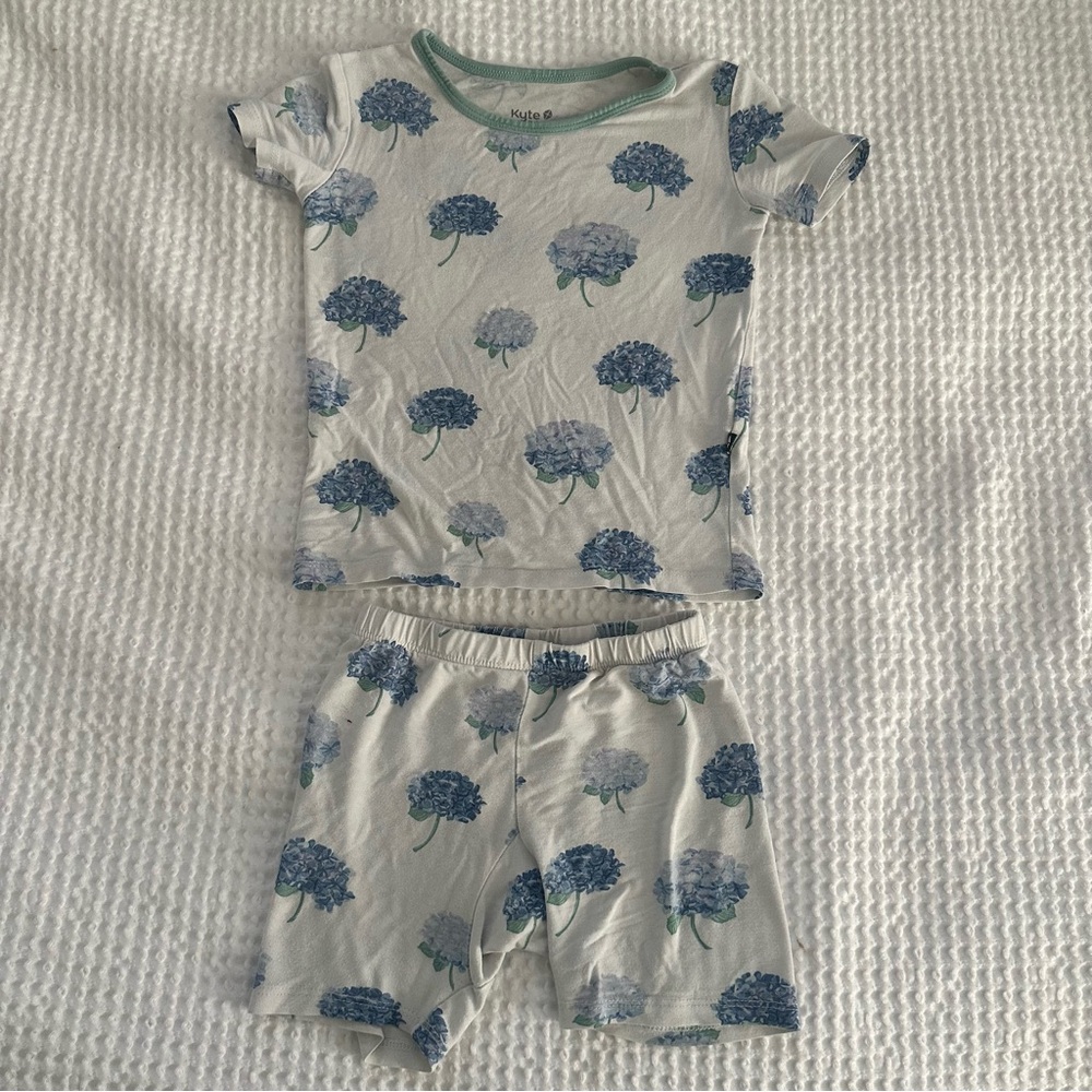 Kyte Baby Blue Hydrangea Pajamas